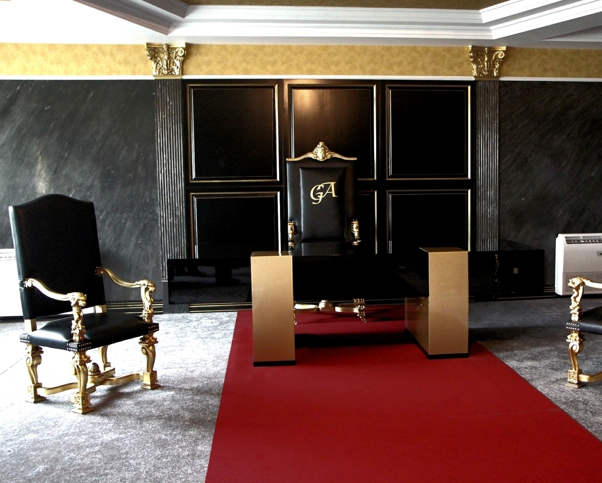 Стул резной мягкий tomikdecor, резьба, резная мебель, двери, резные двери, лестницы, консоли, тумбочки, шкафы, тврамы, рамы резные, зеркала, трюмо, иконы, панно, гербы, картины, дерево, резьба по дереву, кухни, спальни, кровати, декор резной, rossidecor, classikdecor